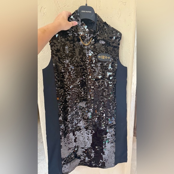LOUIS VUITTON Women’s Embroidered Sleeveless Black Sequin Dress - Picture 5 of 6
